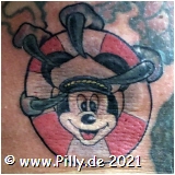 Tattoo Micky Mouse als Kapitän im Rettungsring