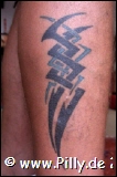 Tattoo Tribal auf Wade